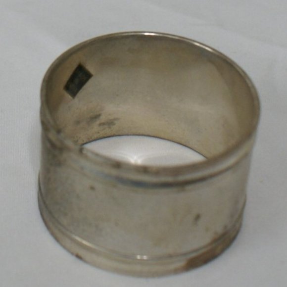 Vintage Silverplate Napkin Rings Lot of 8 Wm A. Rogers Oneida Round 2 Boxes of 4 - Picture 9 of 9